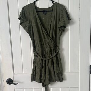 GAP hunter Green romper